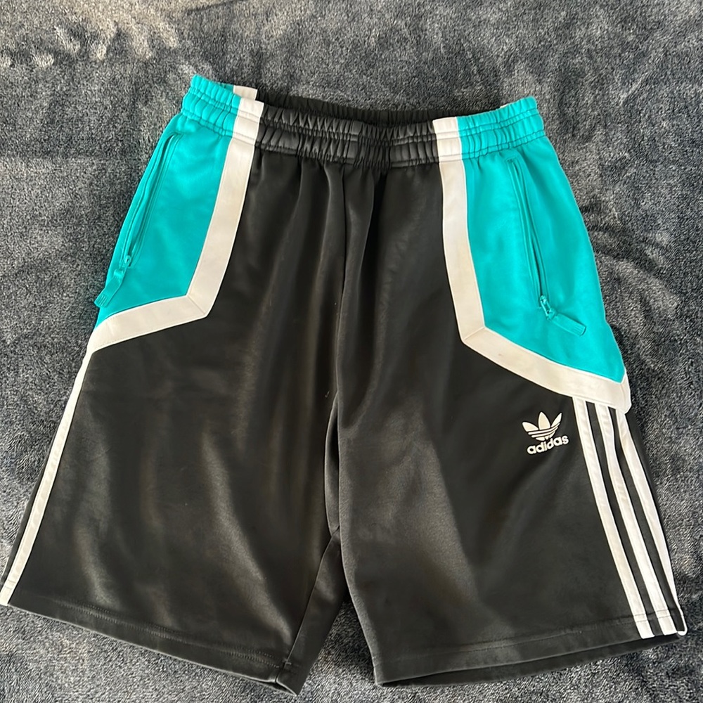 Men’s dark grey and turquoise zip pocket shorts